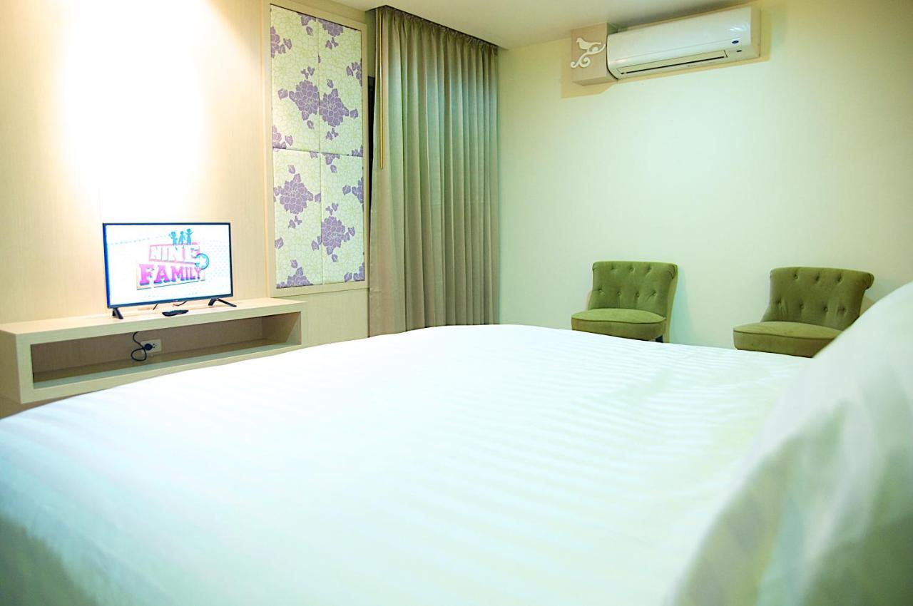 Jolly Suites&Spa Petkasem Haōhng Khēm エクステリア 写真